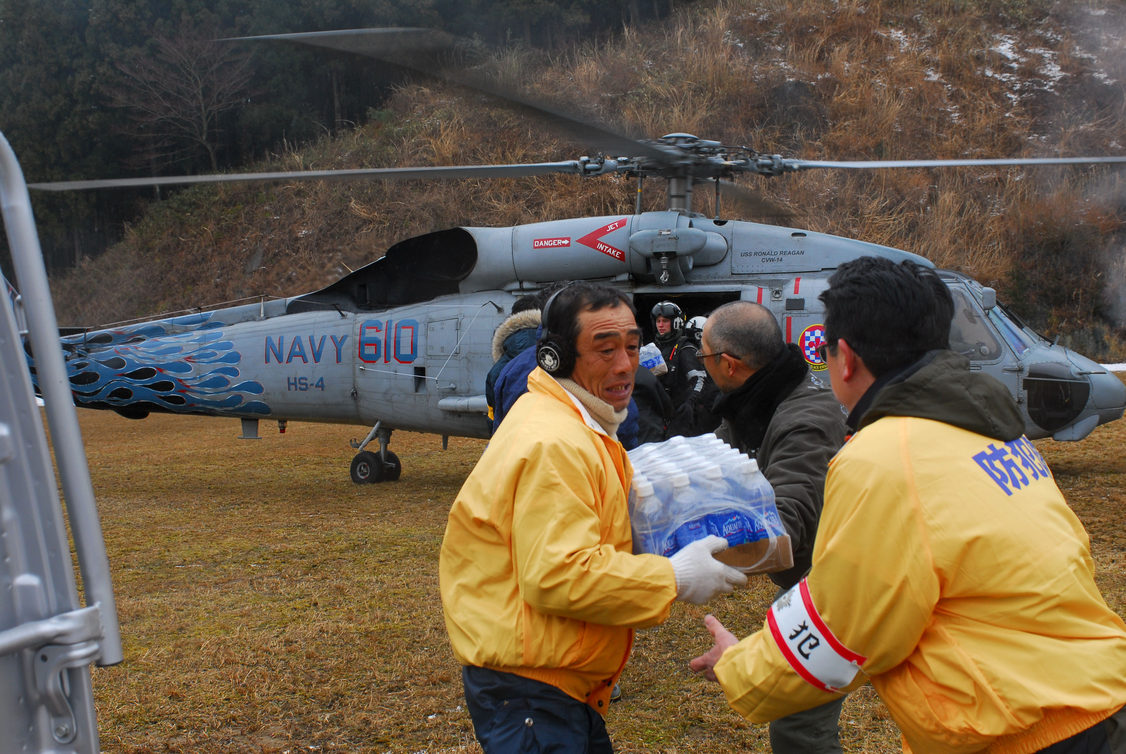 U.S. aircrew deliver supplies to Japan