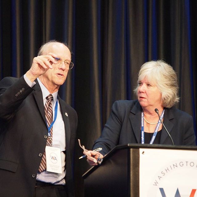Temporary Chair Sharon Nelson confers with parliamentarian David McDonald at the 2016 Democratic National Convention