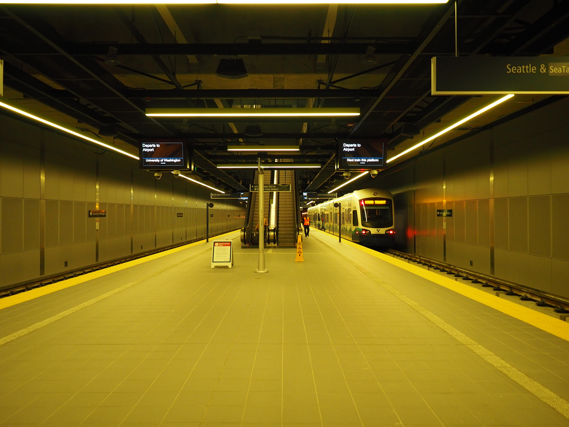 A Link light rail train departs UW Station