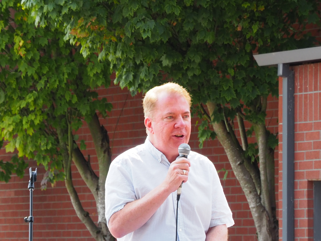 Ed Murray speaks at a Labor Day picnic