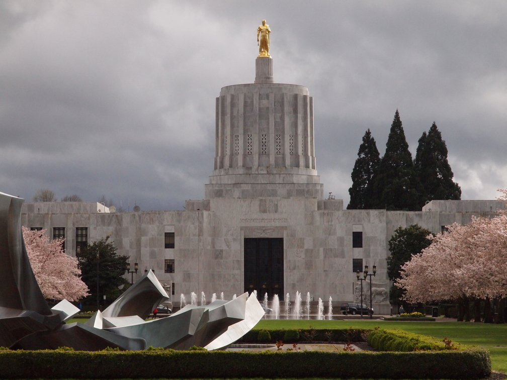 The Oregon state capital in downtown Salem (Photo: Andrew Villeneuve/NPI)