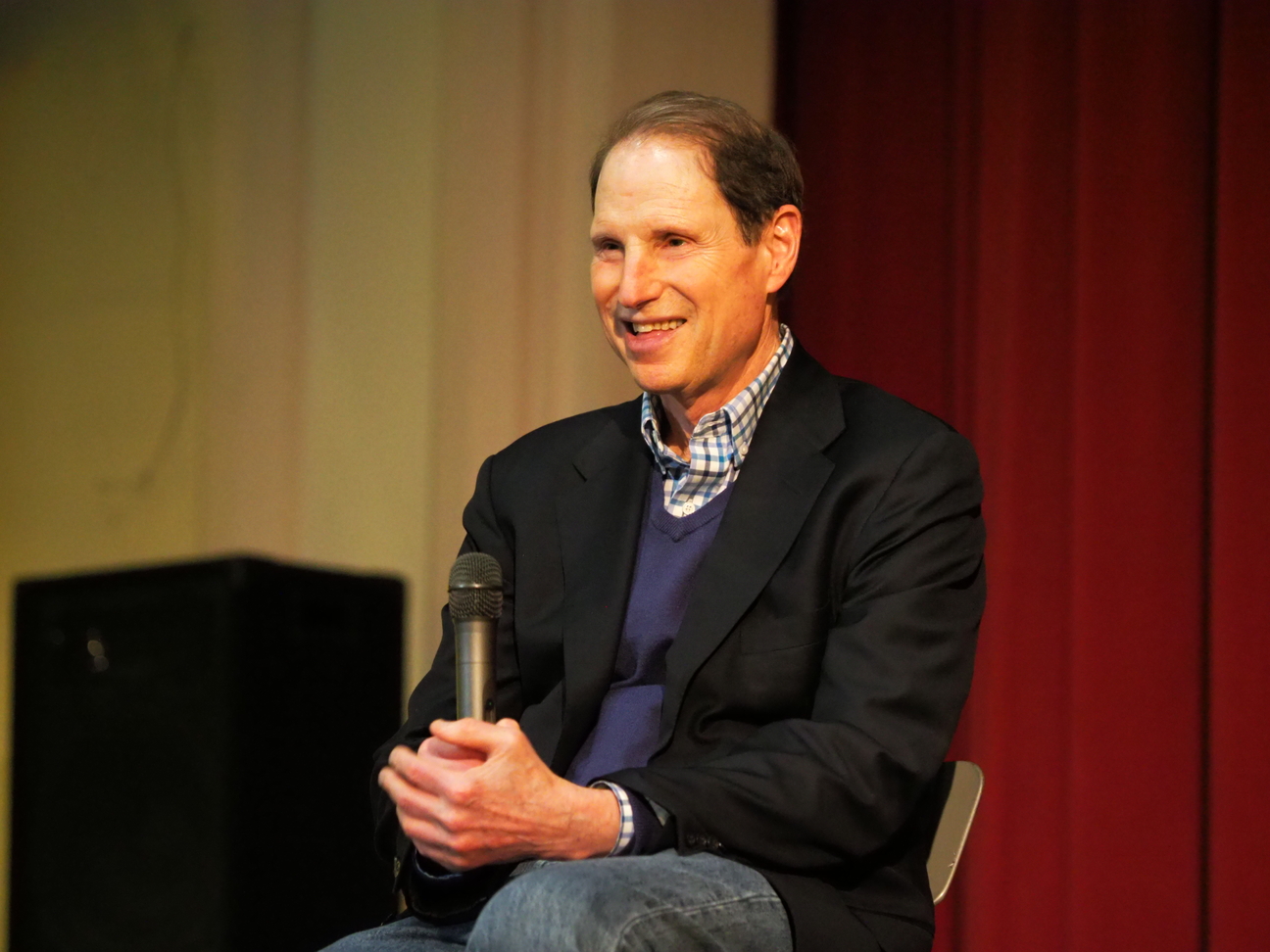 Ron Wyden at a town hall in Milton-Freewater