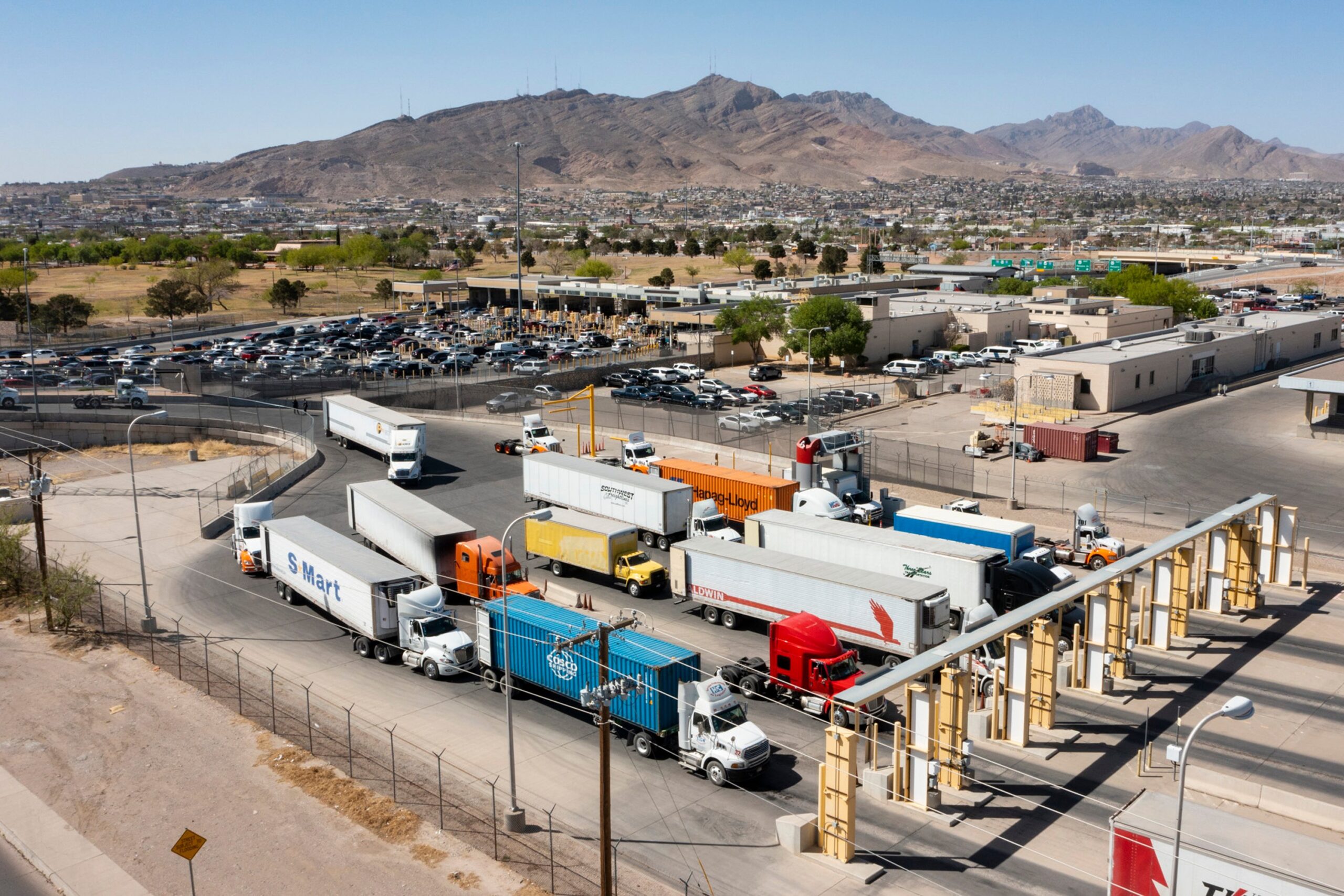 Commercial truck traffic in El Paso